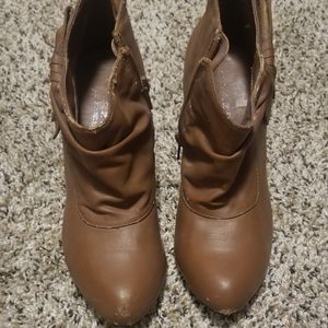 ♟5 for $20♟Brown heels